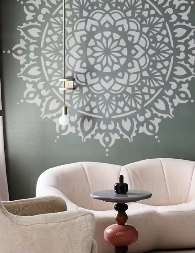 AliExpress-balts sienas zīmējums ar gaišiem dīvāniem