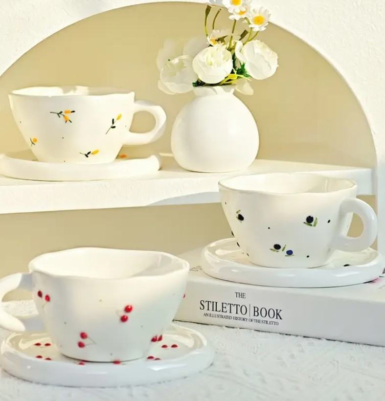 Baltas keramikas krūzītes